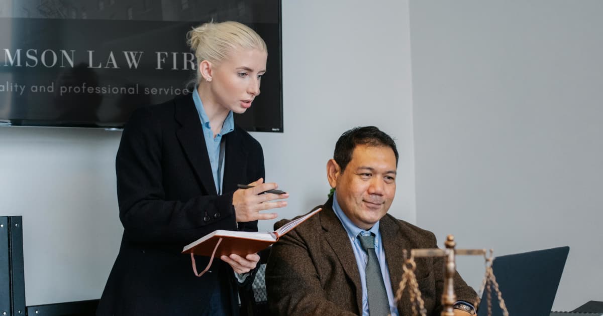 Une étude révèle des lacunes critiques dans la conformité au droit du travail malgré une forte confiance des organisations